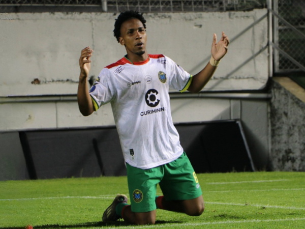 El futbolista esmeraldeño May Laury tiene 20 años de edad.