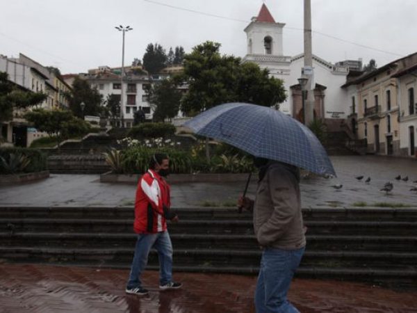 Quito enfrentará lluvias y frío este jueves 15 de mayo, según el pronóstico del INAMHI