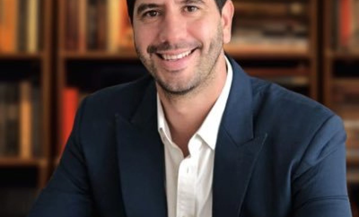 Roberto Luque, se ha venido desempeñado como Ministro de Transporte y Obras Públicas.