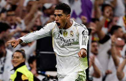 Jude Bellingham celebra el gol del triunfo con el que Real Madrid superó a Juventus en Santiago Bernabéu.