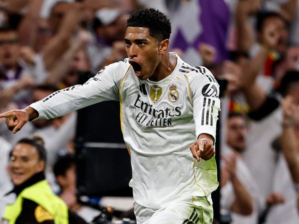 Jude Bellingham celebra el gol del triunfo con el que Real Madrid superó a Juventus en Santiago Bernabéu.