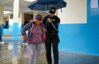 Referéndum y consulta popular 2025: Con estos mecanismos el CNE garantiza el voto de los grupos de atención prioritaria. (CNE)