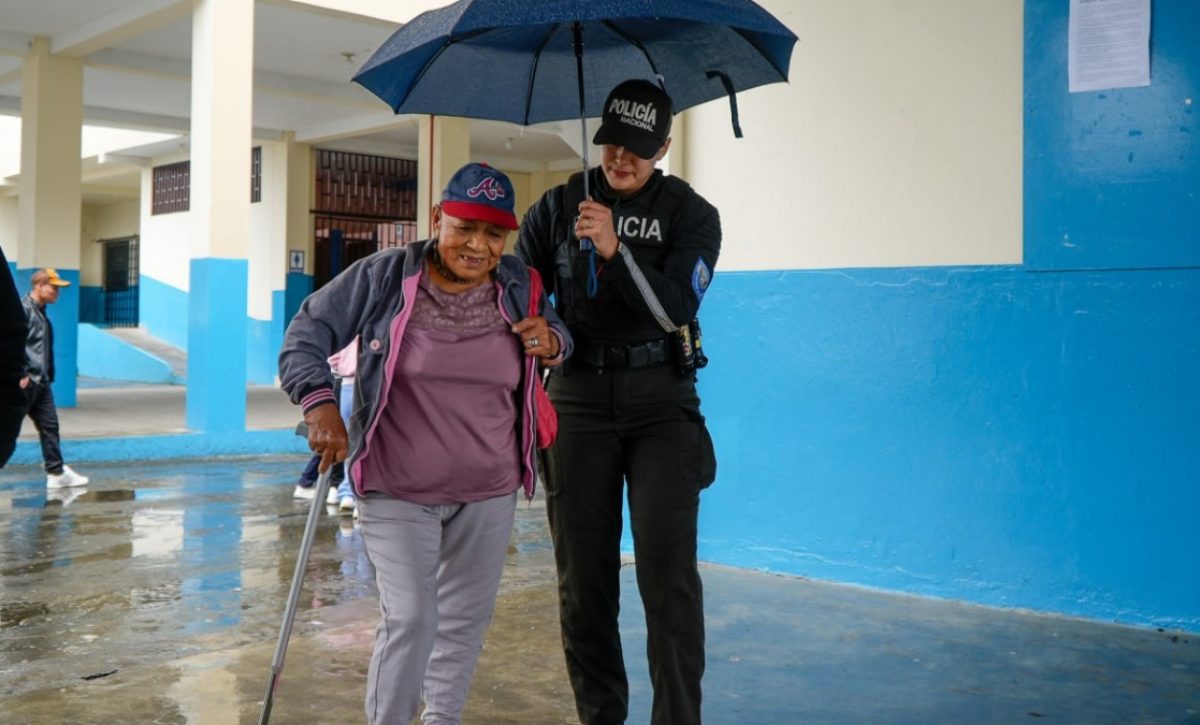 Referéndum y consulta popular 2025: Con estos mecanismos el CNE garantiza el voto de los grupos de atención prioritaria. (CNE)