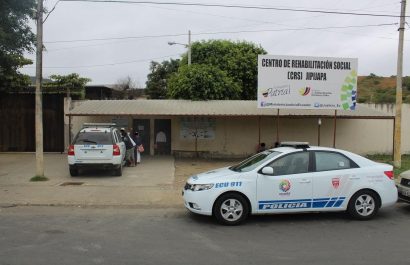 Reo condenado por narcotráfico escapa durante custodia médica en Manta.