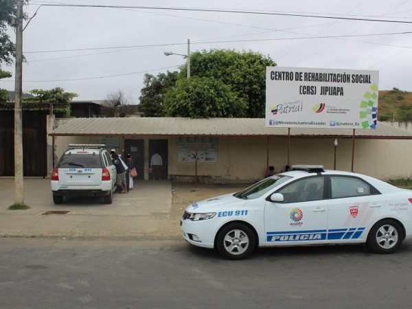 Reo condenado por narcotráfico escapa durante custodia médica en Manta.