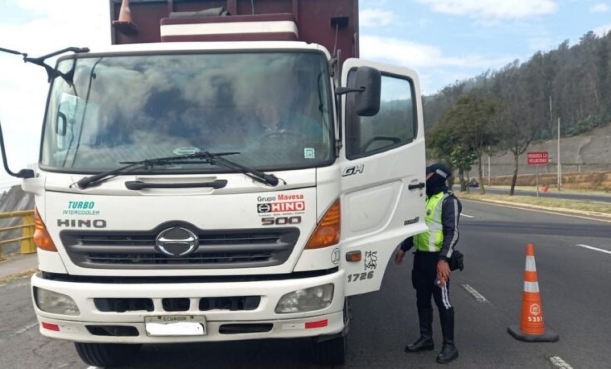 Restricción al transporte pesado inicia con controles y sanciones en Quito