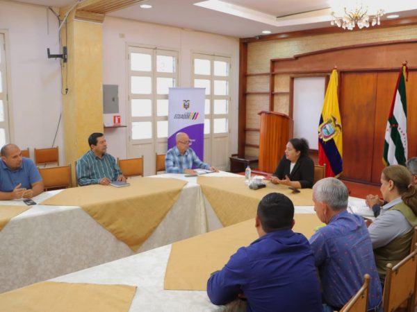 Reunión de gobernadora Aurora Valle con integrantes de la Unión de Cooperativas de Manabí