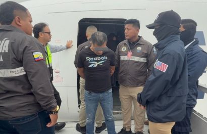 Richard Dionisio C.E., el hombre más buscado en la provincia de Loja por el asesinato de su pareja en 2011, arribó extraditado a Ecuador, Estados Unidos.