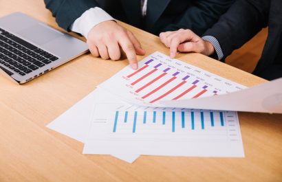 Riesgo país de Ecuador sube a 694 puntos y genera dudas tras el referéndum y consulta popular.