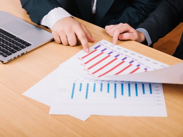 Riesgo país de Ecuador sube a 694 puntos y genera dudas tras el referéndum y consulta popular.