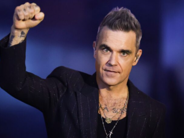 Robbie Williams teme quedar ciego de un ojo por los fármacos.