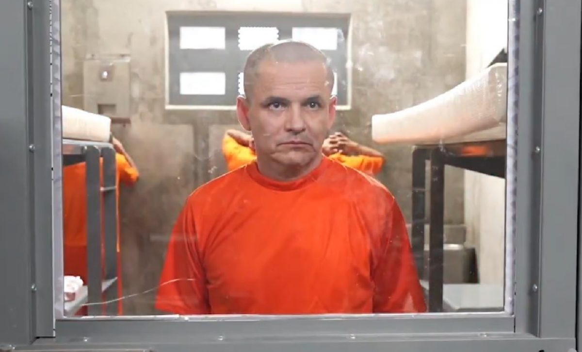 Roberto Álvarez, alias 'El Gerente', presunto cabecilla del grupo criminal Comandos de la Frontera, arribó a la Cárcel del Encuentro, en Santa Elena.