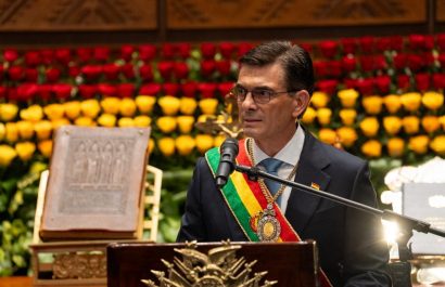 Rodrigo Paz asume la Presidencia de Bolivia y promete rescatar un país “devastado” por la crisis económica.