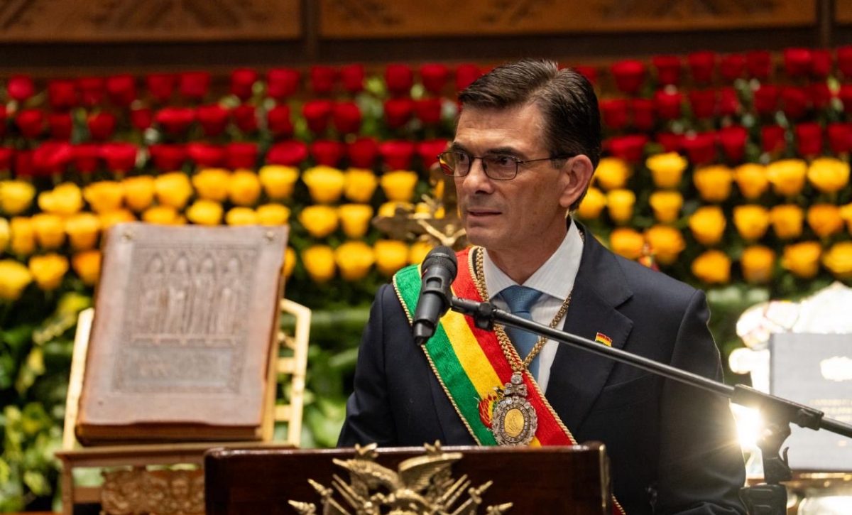 Rodrigo Paz asume la Presidencia de Bolivia y promete rescatar un país “devastado” por la crisis económica.