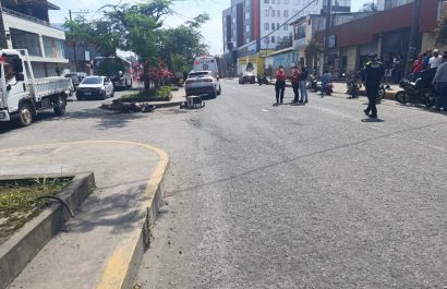 Santo Domingo: Accidente en la avenida Esmeraldas deja un fallecido y daños en dos vehículos