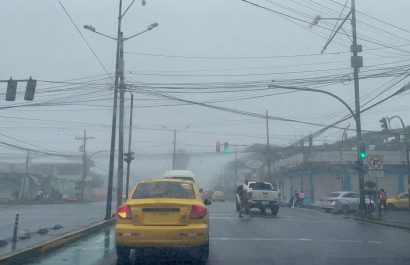 Santo Domingo de los Tsáchilas amaneció con lluvias y bajas temperaturas este domingo electoral