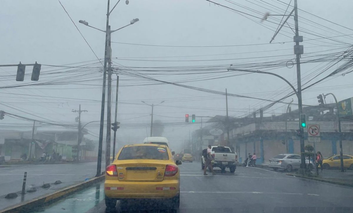 Santo Domingo de los Tsáchilas amaneció con lluvias y bajas temperaturas este domingo electoral