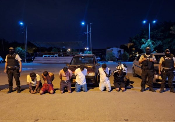 Seis presuntos sicarios fueron detenidos durante una operación policial en Portoviejo, provincia de Manabí. (El Diario)