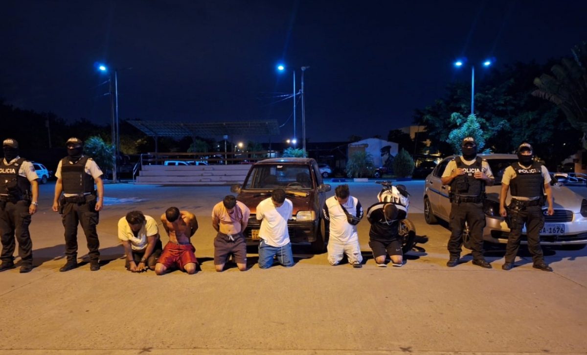 Seis presuntos sicarios fueron detenidos durante una operación policial en Portoviejo, provincia de Manabí. (El Diario)