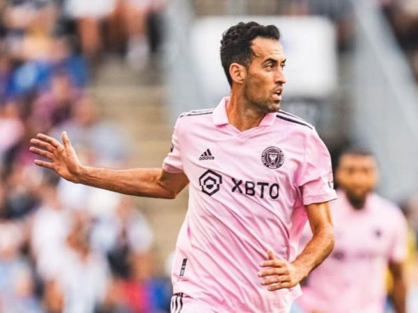 Sergio Busquets anuncia su retiro del fútbol profesional.