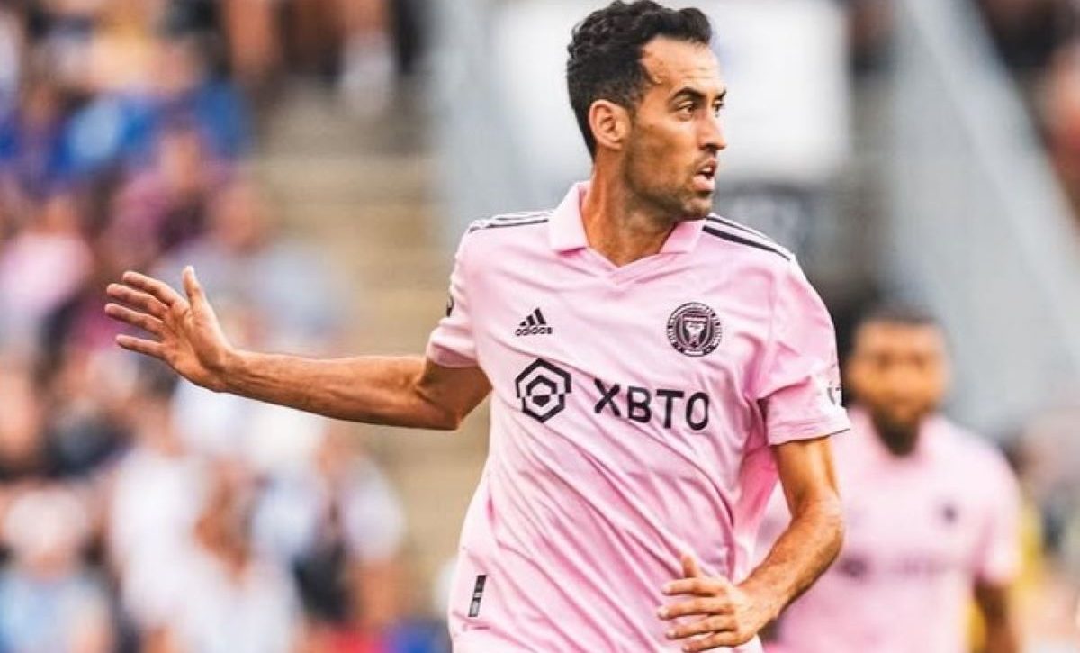 Sergio Busquets anuncia su retiro del fútbol profesional.