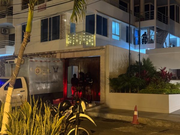 Sicarios asesinan a un colombiano dentro de un departamento, en un barrio de Manta