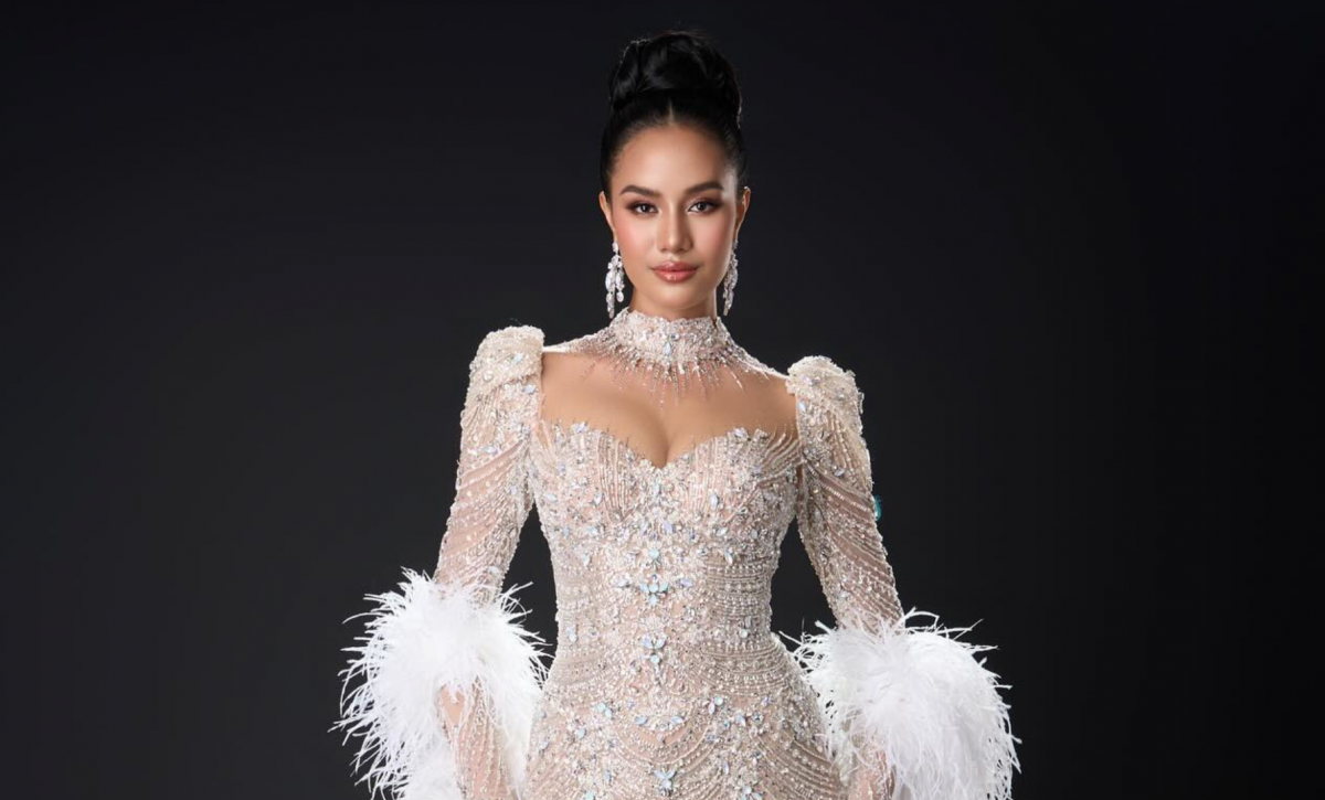 Suchata Chuangsri le da su primera corona de Miss World a Tailandia