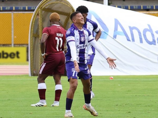 Dixon Vera marca el gol que da oxígeno al ‘Rodillo Rojo’ en el Atahualpa.