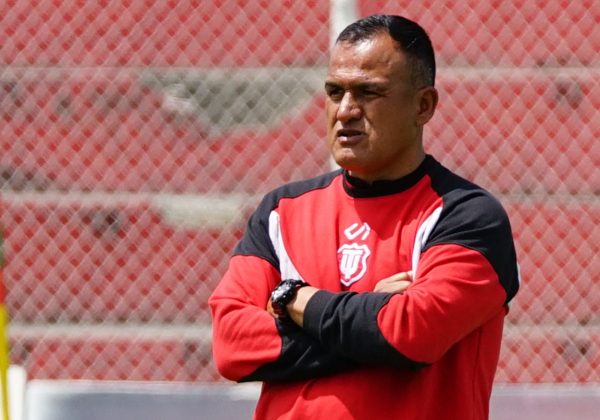 Técnico Universitario vuelve a quedarse sin entrenador en plena lucha por no descender