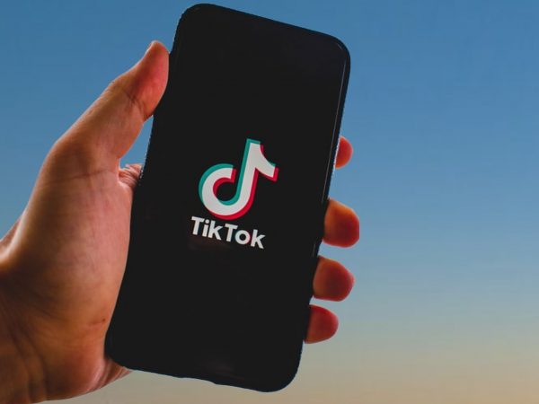 TikTok es actualmente una de las redes sociales más populares a nivel mundial, especialmente entre los jóvenes.