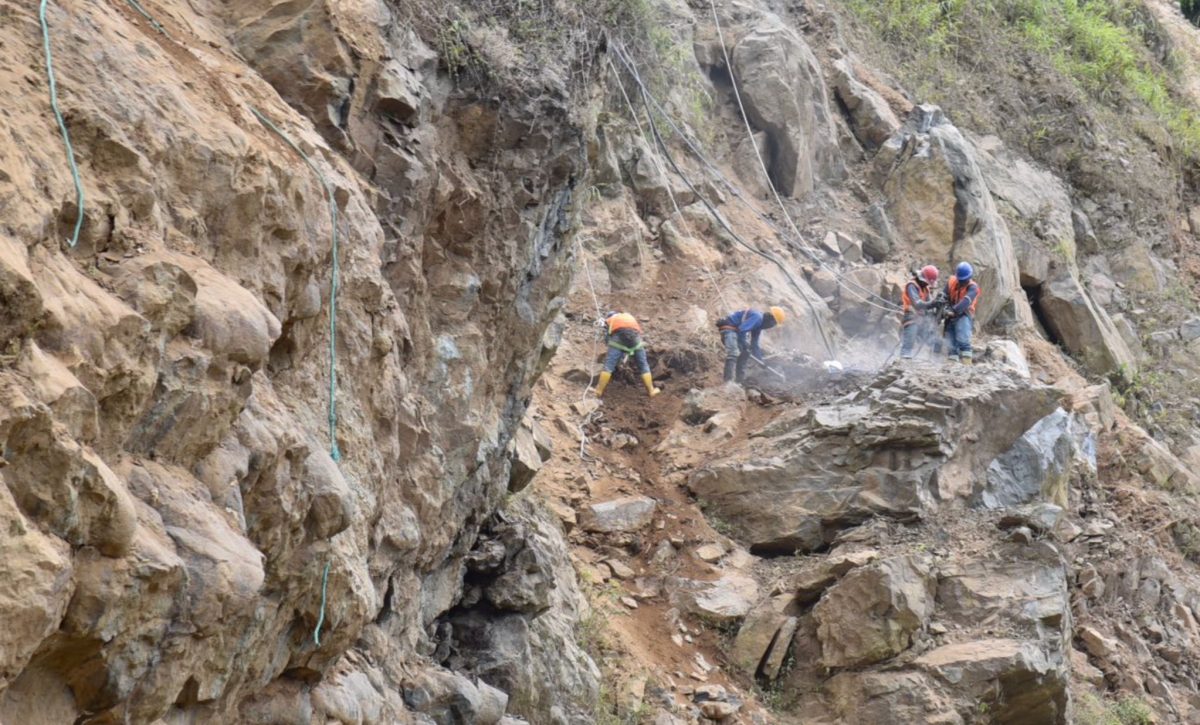 Trabajos en el kilómetro 83 provocan congestión crítica en la ruta Alóag-Santo Domingo