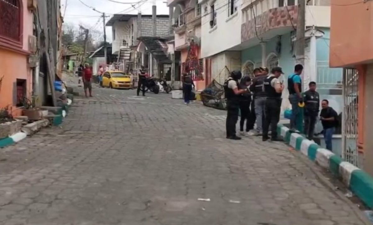 Tres hombres, presuntos integrantes del grupo criminal Los Tiguerones, detenidos, dejó una serie de operativos policiales.