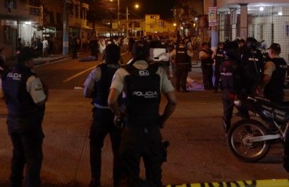 Tres personas asesinadas dejó un ataque armado ocurrido la noche del lunes 15 de diciembre en el sur de Quito.
