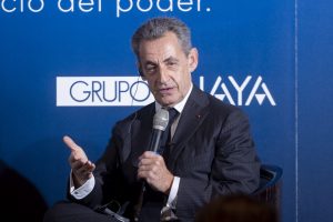 Tribunal ordena liberar de prisión al expresidente francés Nicolas Sarkozy