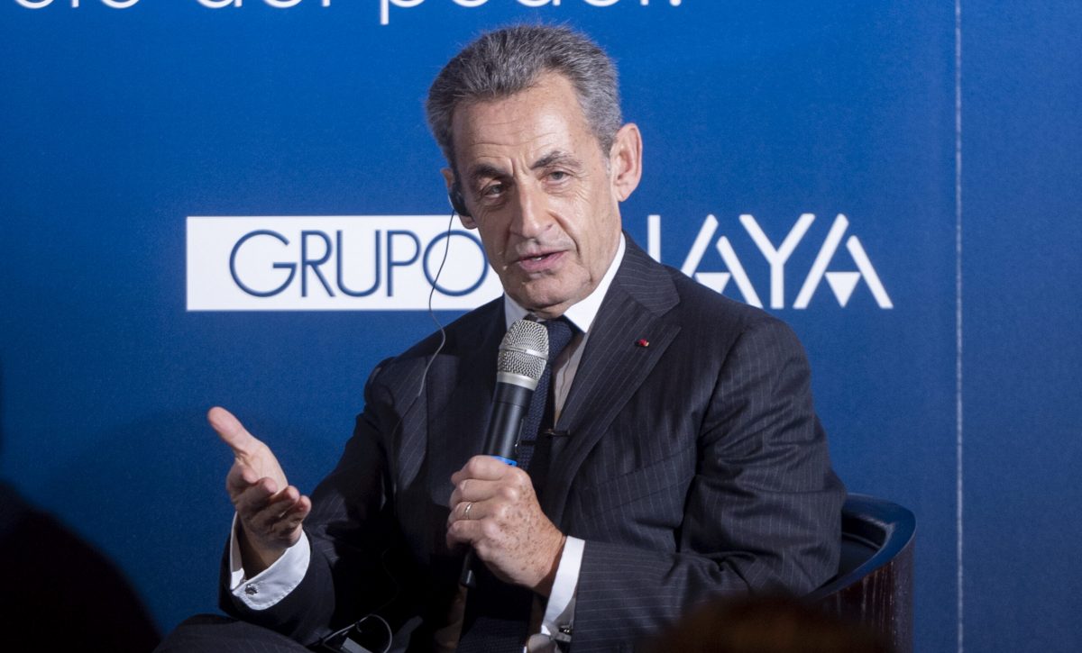 Tribunal ordena liberar de prisión al expresidente francés Nicolas Sarkozy