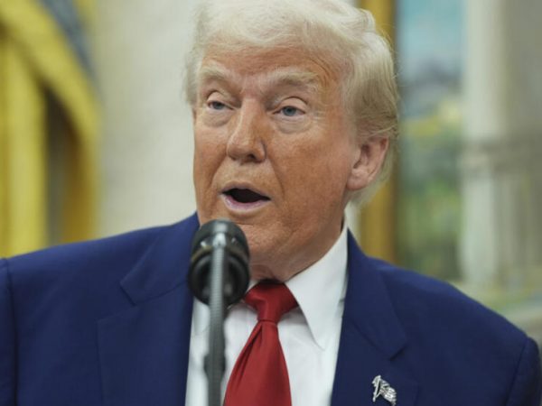 Trump quiere evitar que deporten a migrantes que trabajan en granjas y hoteles.
