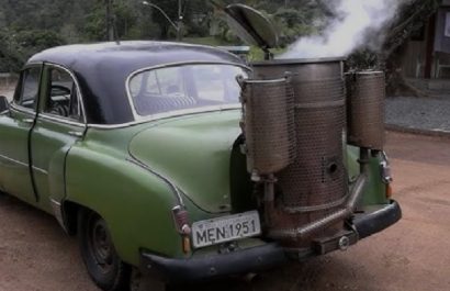 Un Chevrolet Styleline Deluxe de 1952, modificado para operar exclusivamente con leña, se mantiene como el único vehículo de su tipo en Brasil.Un Chevrolet Styleline Deluxe de 1952, modificado para operar exclusivamente con leña, se mantiene como el único vehículo de su tipo en Brasil.