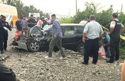 Un accidente de tránsito registrado en el ingreso al cantón Rocafuerte, en la provincia de Manabí, cobró la vida de dos mujeres y un hombre, todos adultos.