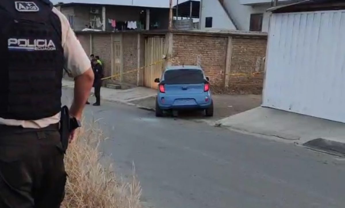 Un agente de tránsito identificado como David Isaac Yánez Velasco, de 27 años, resultó asesinado de varios disparos la mañana de este jueves 14 de agosto.