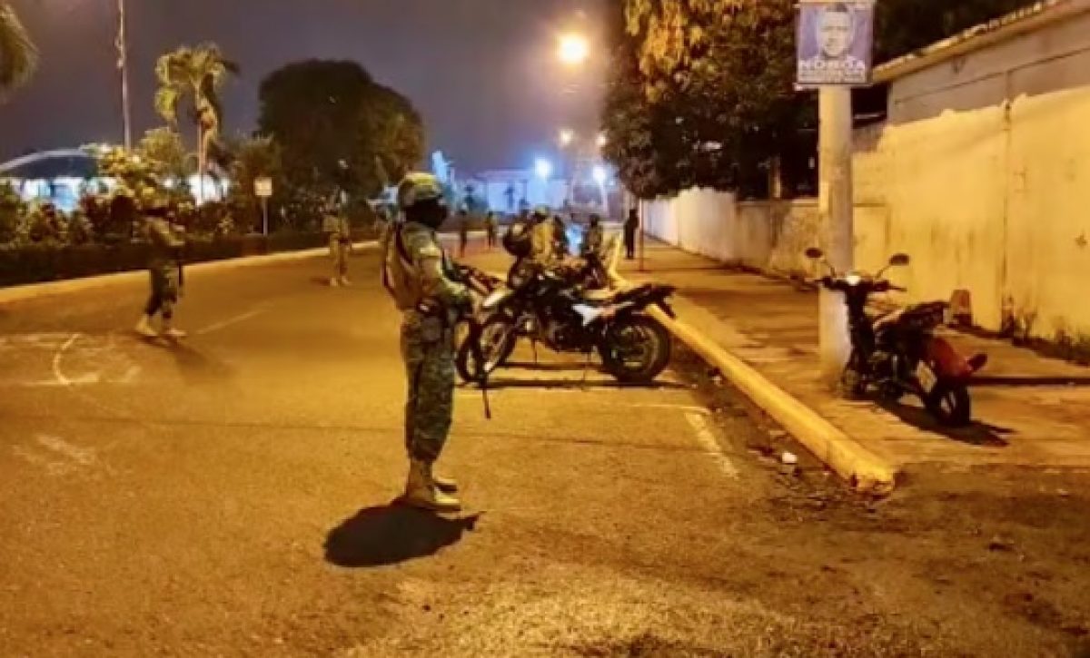 Un artefacto explosivo detonó en las instalaciones del Distrito de Educación de Machala, provincia de El Oro,