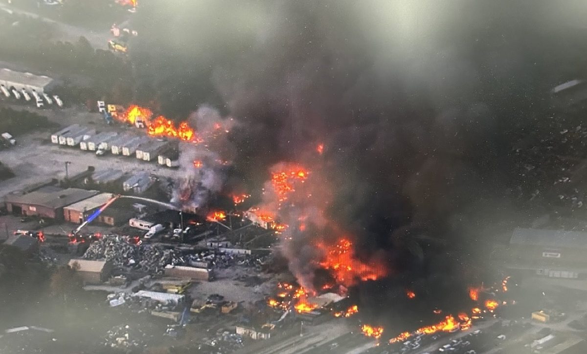 Un avión carguero de la United Parcel Service (UPS) se estrelló poco después del despegue cerca del Aeropuerto Internacional de Louisville