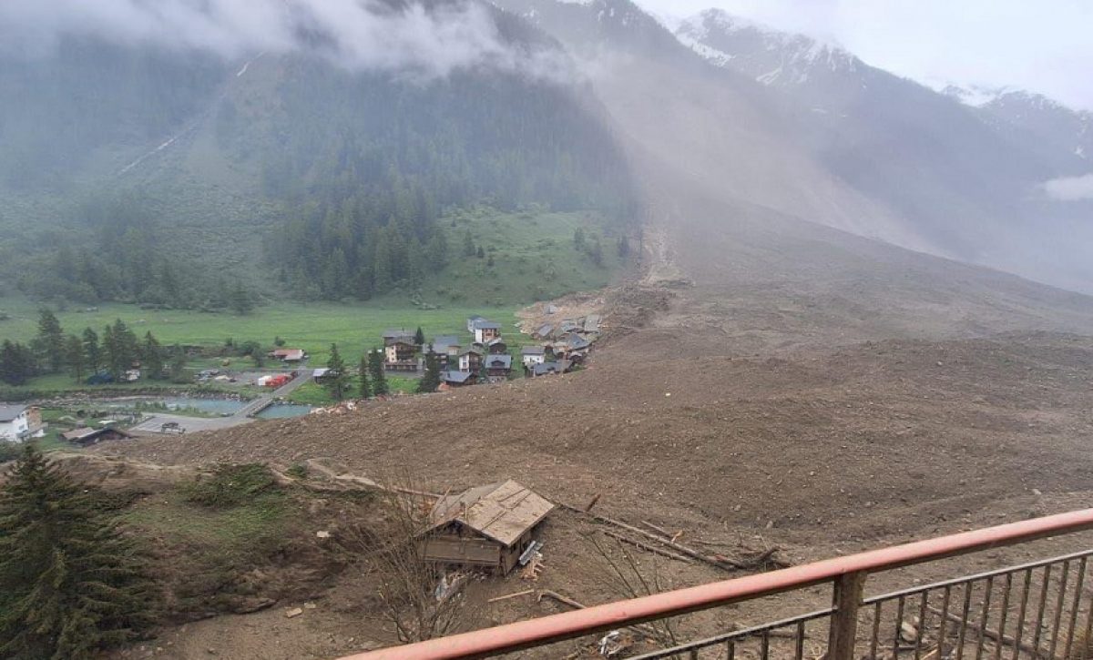 Un colapso masivo del glaciar Birch sepultó gran parte del pueblo de Blatten, en el valle de Lötschental, en los Alpes suizos.