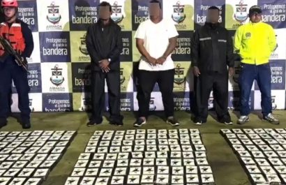 Un ecuatoriano fue detenido por la Armada de Colombia en el Pacífico con un cargamento millonario de cocaína. (Cortesía)