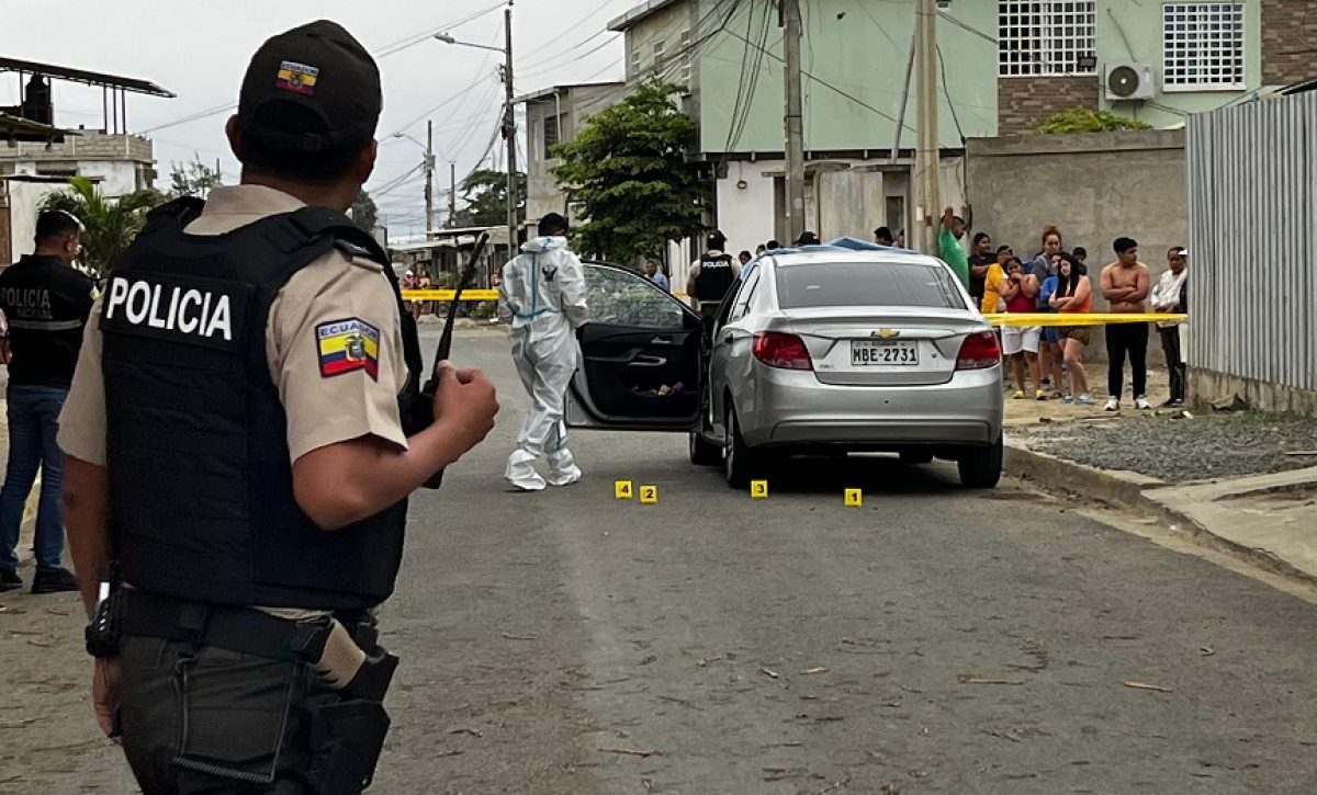 Un hombre asesinado y su madre herida, es el saldo de un ataque armado registrado la mañana de este viernes 15 de agosto en el barrio Santana,