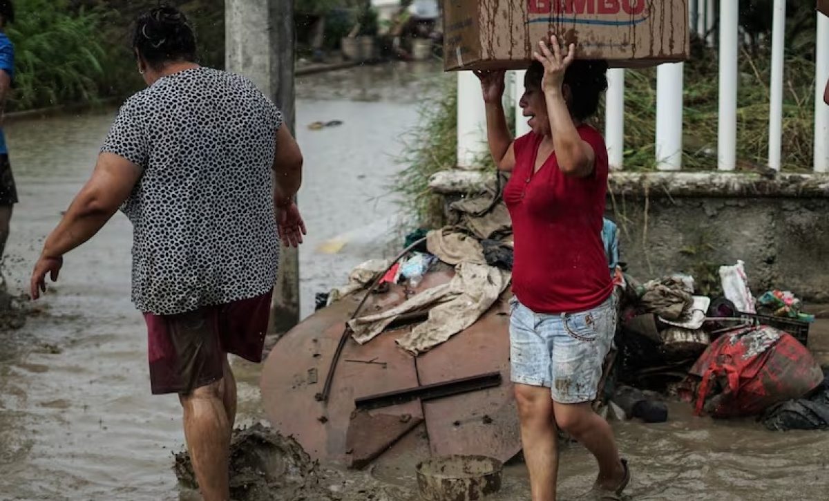 Un hombre falleció en el municipio de San Andrés Tuxtla, Veracruz, en México, tras ser arrastrado por la corriente de un arroyo mientras intentaba cruzarlo.
