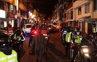 Un hombre falleció y dos personas resultaron heridas tras un ataque armado perpetrado por dos sicarios en una motocicleta.