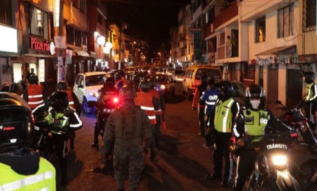 Un hombre falleció y dos personas resultaron heridas tras un ataque armado perpetrado por dos sicarios en una motocicleta.