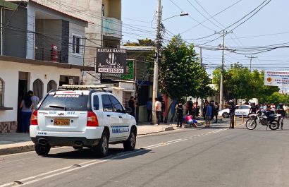 Un hombre terminó asesinado a balazos cerca de las 13h00 de este miércoles 10 de diciembre en la avenida 30 y calle 16 de Manta.