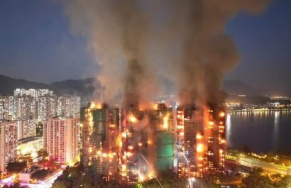 Un incendio de gran magnitud consumió una urbanización residencial en el distrito de Tai Po, en los Nuevos Territorios al norte de Hong Kong, en China.