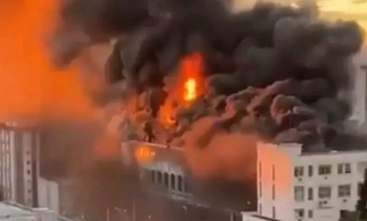 Un incendio de gran magnitud se desató en el Colegio Marista Santa María, ubicado en el centro de Santa María, estado de Rio Grande do Sul,